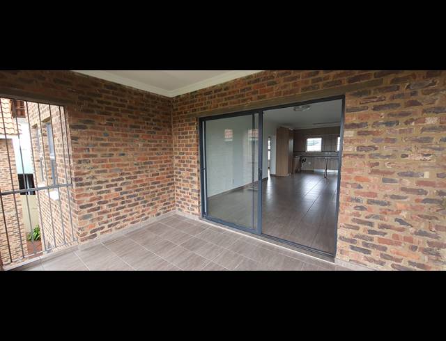 2 BEDROOM TOWNHOUSE RENTED IN WILLOW ACRES